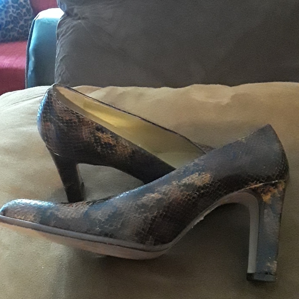 Snake print leather pump (7 1/2) - Picture 3 of 3